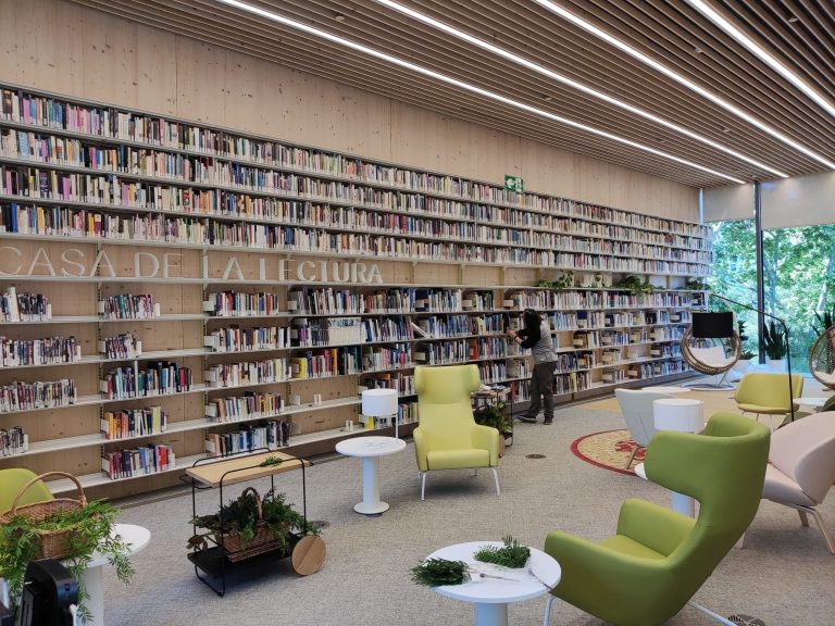 Biblioteca de Vic Pilarín Bayés