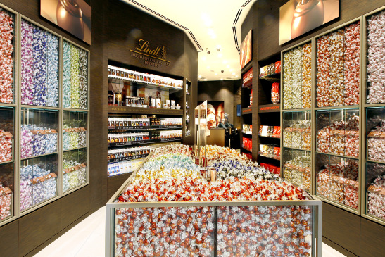 Lindt inaugura una «boutique» del chocolate en La Roca Village